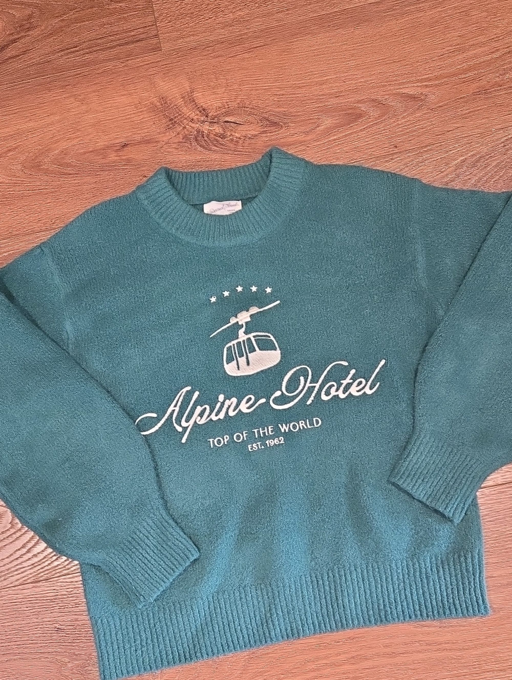 UNIVERSAL THREAD ALPINE HOTEL SWEATER...SIZE SMALL.  #8104